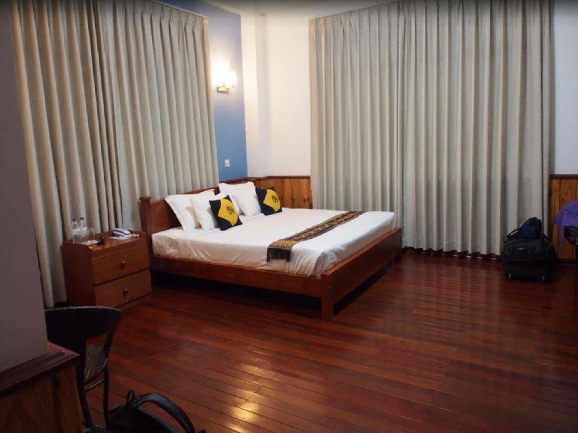 Yar Pyae Hotel Науншве Екстер'єр фото